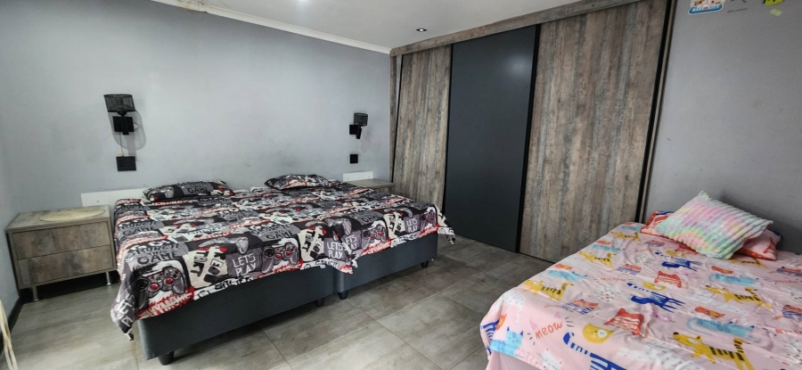 4 Bedroom Property for Sale in Weltevreden Valley Western Cape
